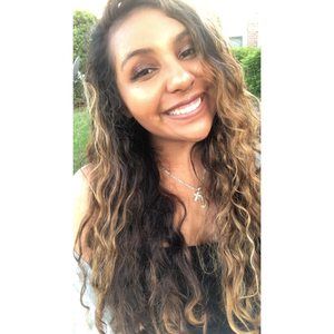 Meet your Posher, Raquel